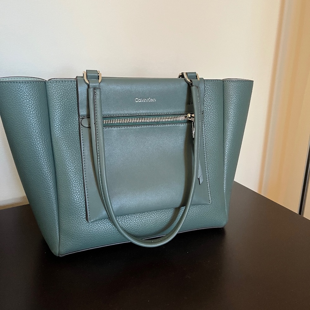 Roomy, vegan leather handbag, nearly new